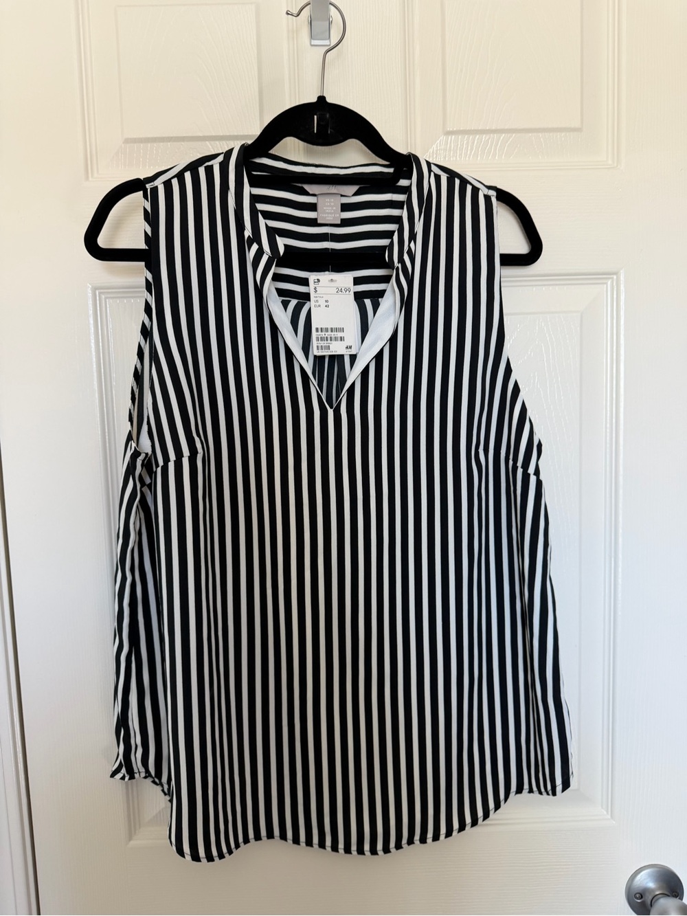 H&M Sleeveless Navy and White Striped V-Neck Top, NWT, size 10